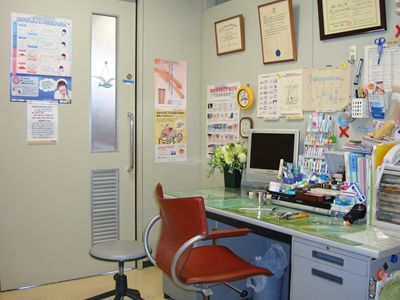 医療法人社団　森岡皮膚科医院診察室